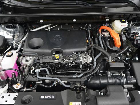 Used 2025 Toyota RAV4 XLE AWD/4WD image 29