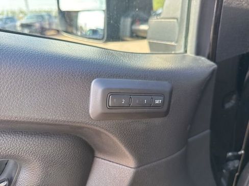 Used 2019 Nissan Titan SL w/ Midnight Edition AWD/4WD image 14