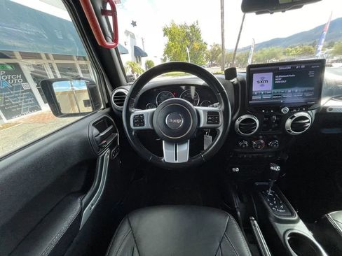 Used 2017 Jeep Wrangler Unlimited Rubicon image 13