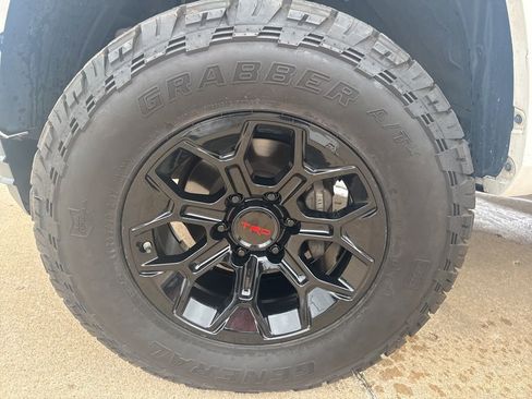 Used 2020 Toyota Tacoma SR5 image 11