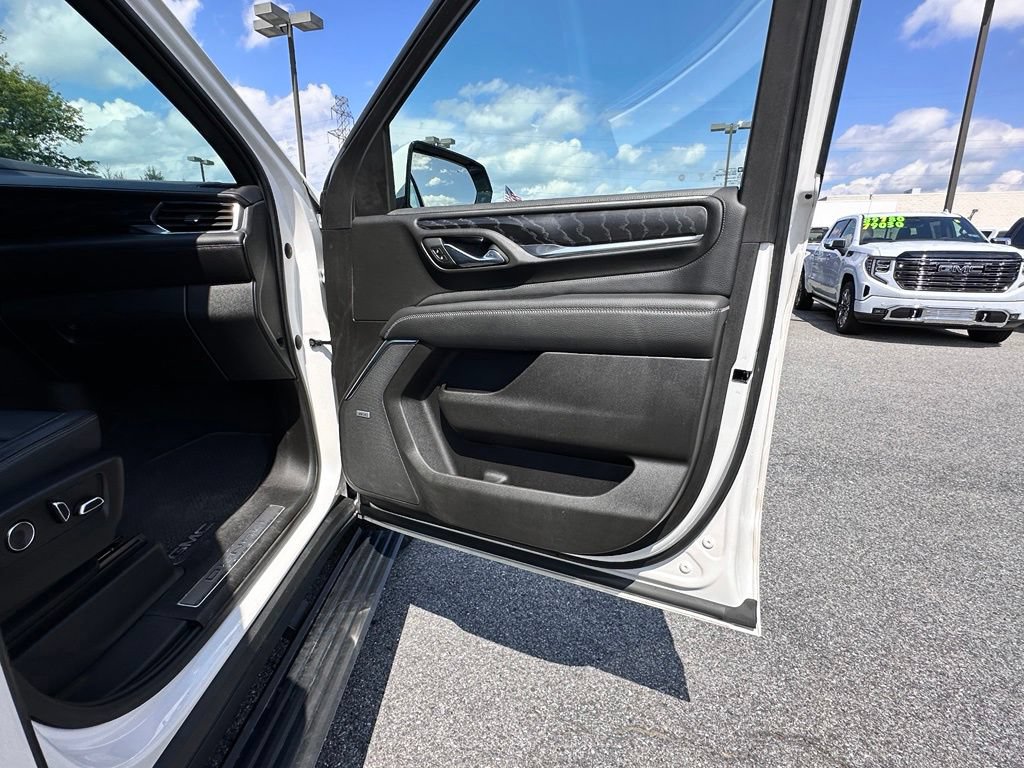 Certified 2021 GMC Yukon XL Denali w/ Denali Ultimate Package AWD/4WD image 15