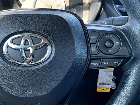 Used 2020 Toyota Corolla LE image 18