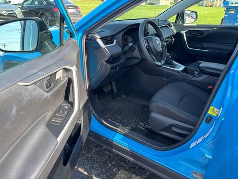 Used 2020 Toyota RAV4 LE w/ All Weather Liner Package AWD/4WD image 10