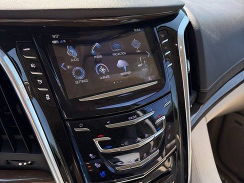 Used 2020 Cadillac Escalade Luxury AWD/4WD image 18
