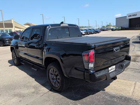 Used 2022 Toyota Tacoma Limited w/ Nightshade Package AWD/4WD image 5