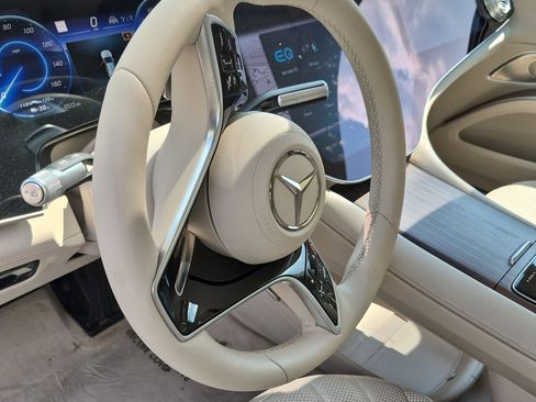Certified 2022 Mercedes-Benz EQS 580 4MATIC Sedan image 18