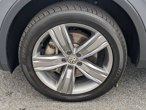 Used 2020 Volkswagen Tiguan SEL AWD/4WD image 11
