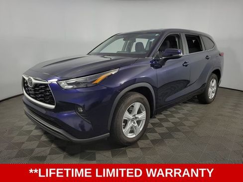 Used 2023 Toyota Highlander LE image 3