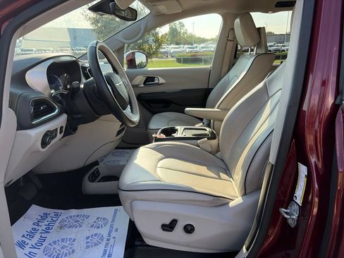 Used 2018 Chrysler Pacifica Limited w/ Advanced Safetytec Group FWD image 50