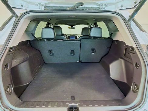 Used 2024 GMC Terrain SLT image 26