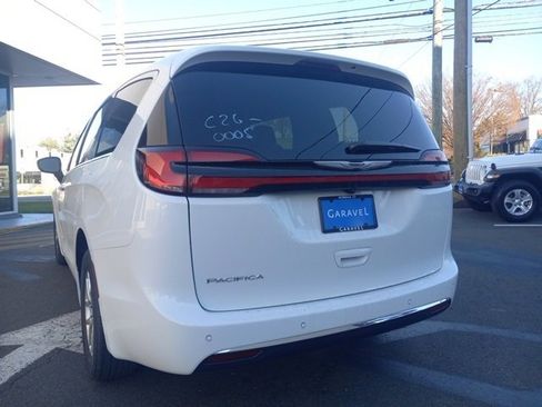 New 2026 Chrysler Pacifica Select image 17