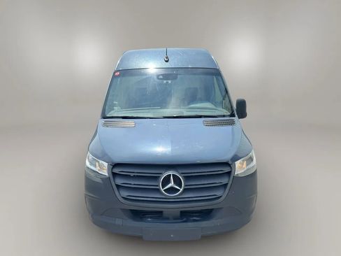 Used 2021 Mercedes-Benz Sprinter 2500 image 2