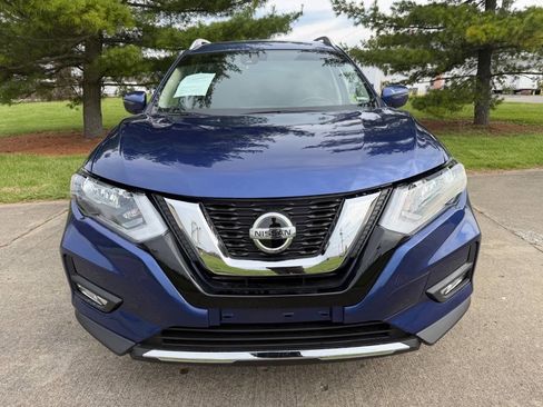 Used 2020 Nissan Rogue SV image 2