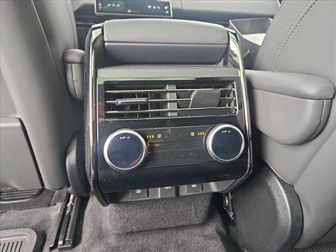 Used 2023 Land Rover Range Rover Sport SE Dynamic image 12