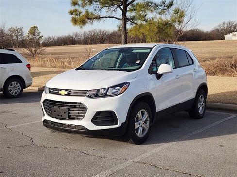 Used 2021 Chevrolet Trax LS w/ Tint and Cruise Package image 1
