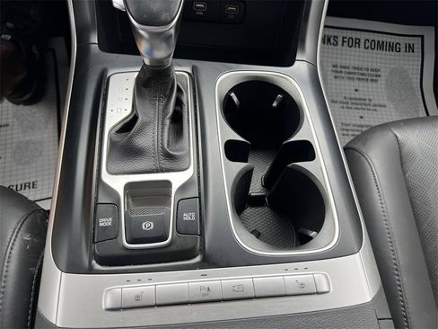 Used 2022 Kia Carnival LX image 15