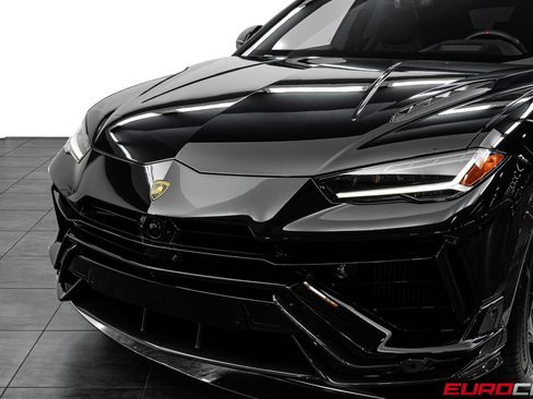 Used 2023 Lamborghini Urus Performante AWD/4WD image 9