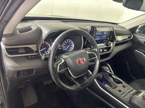 Used 2022 Toyota Highlander XLE image 13