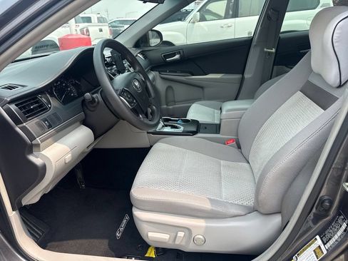 Used 2014 Toyota Camry LE FWD image 8