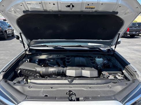 Used 2018 Toyota 4Runner SR5 Premium AWD/4WD image 31