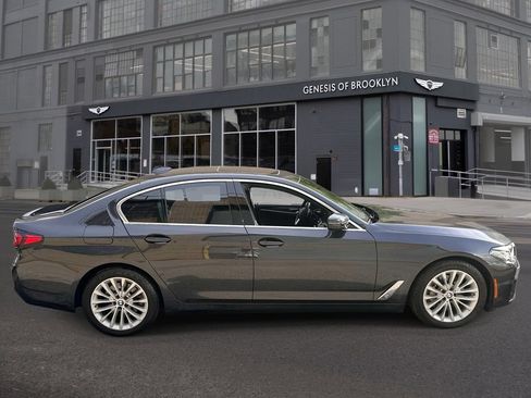 Used 2023 BMW 530i xDrive w/ Convenience Package AWD/4WD image 5
