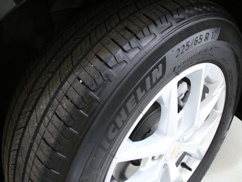 Certified 2024 Chevrolet Equinox LT w/ LPO, Floor Liner Package FWD image 37