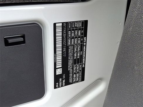 Used 2025 Mercedes-Benz Sprinter 2500 image 28