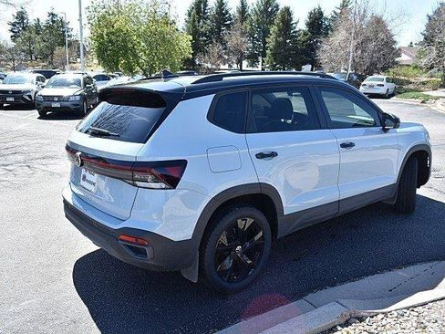 New 2025 Volkswagen Taos SE image 6