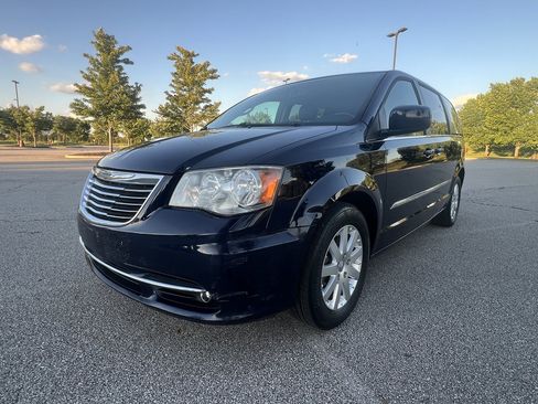 Used 2014 Chrysler Town & Country Touring FWD image 1