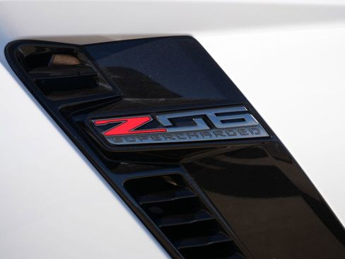 Used 2017 Chevrolet Corvette Z06 w/ Z07 Performance Package image 10