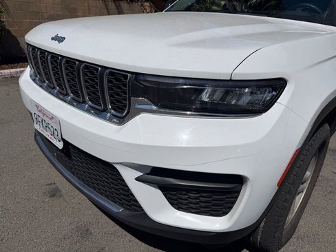 Certified 2023 Jeep Grand Cherokee Laredo RWD image 6