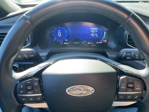 Used 2023 Ford Explorer Platinum w/ Technology Package image 10