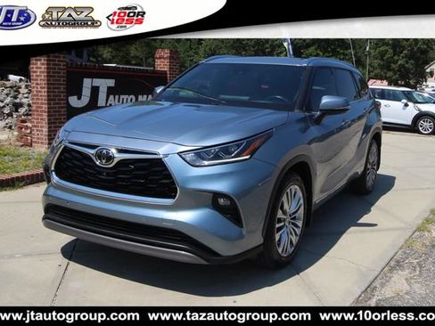 Used 2021 Toyota Highlander Platinum AWD/4WD image 3