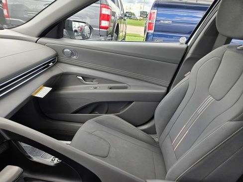 Used 2025 Hyundai Elantra Sport FWD image 15