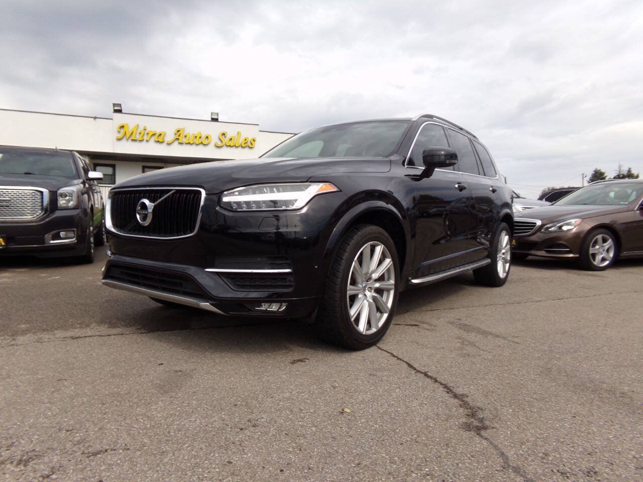 Used 2016 Volvo XC90 T6 Momentum w/ Momentum Plus Package AWD/4WD image 55