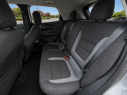 Used 2025 Chevrolet TrailBlazer LS w/ LS Convenience Package FWD image 11