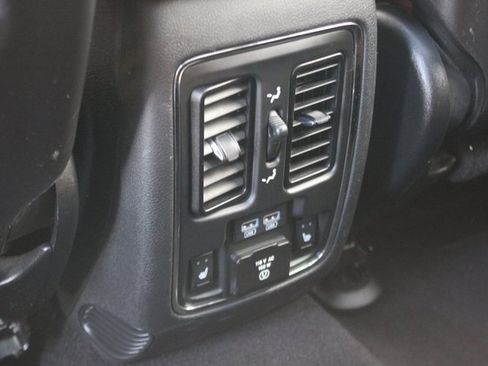 Used 2020 Jeep Grand Cherokee Overland image 26