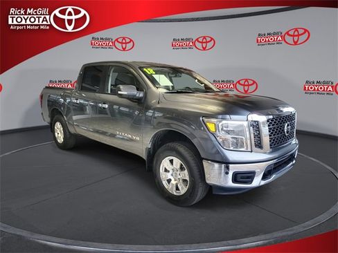 Used 2018 Nissan Titan SV w/ SV Convenience Package image 1