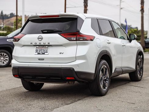 Used 2024 Nissan Rogue SV FWD image 6