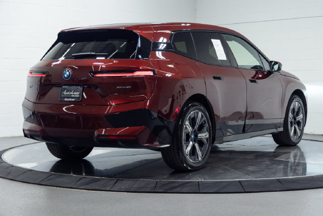 Certified 2024 BMW iX xDrive50 w/ Premium Package AWD/4WD image 10