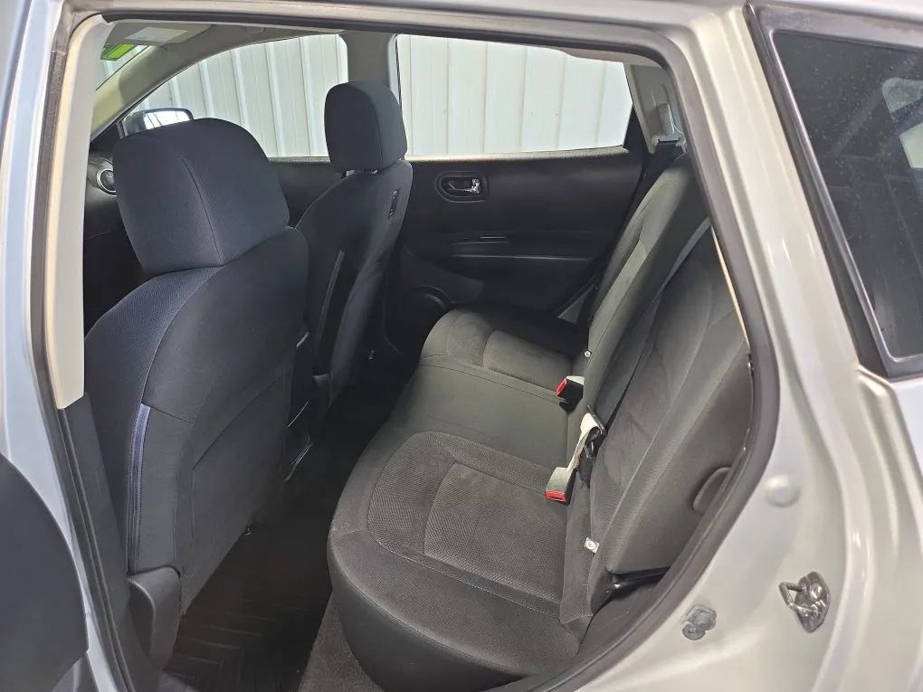 Used 2015 Nissan Rogue S FWD image 12