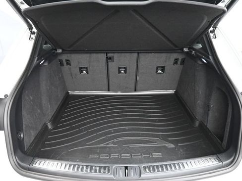 Certified 2023 Porsche Macan AWD/4WD image 20