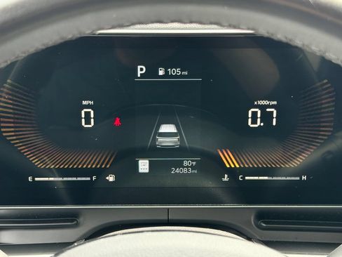 Used 2025 Kia Carnival FWD image 21