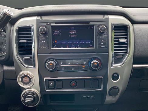 Used 2019 Nissan Titan SV AWD/4WD image 12