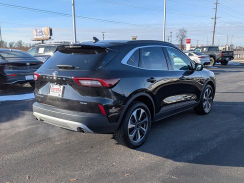 Used 2023 Ford Escape Platinum image 8