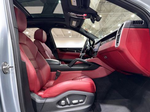 Used 2020 Porsche Cayenne image 65