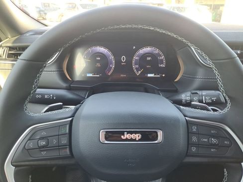 New 2025 Jeep Grand Cherokee 4WD image 11