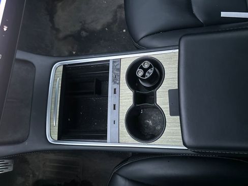 Used 2022 Tesla Model Y Long Range image 14