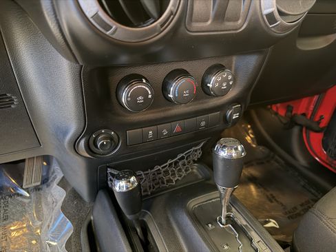 Used 2017 Jeep Wrangler Sport AWD/4WD image 18