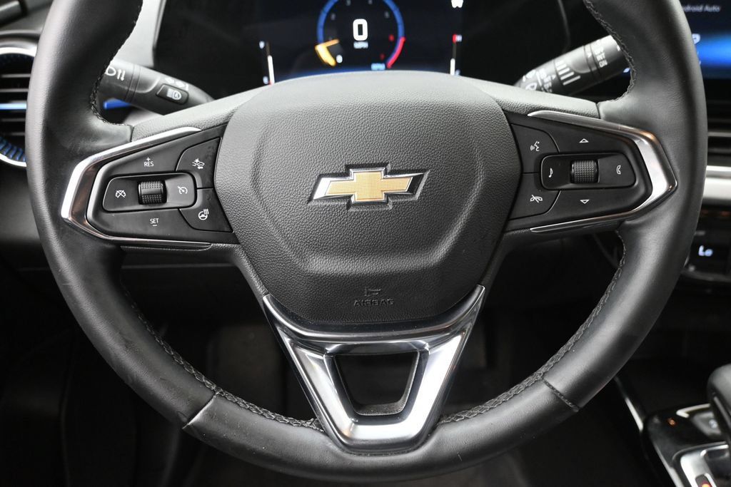 Used 2025 Chevrolet Trax LT w/ Driver Confidence Package FWD image 16